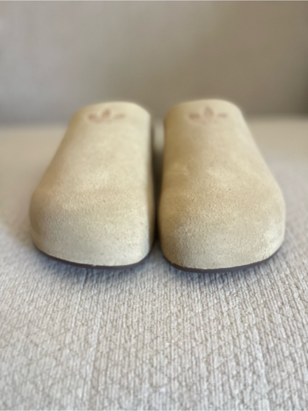 Size 8m (9 women) - Adidas Adimule Slides Core Black Gum JQ4367 Unisex BRAND NEW - Picture 5 of 8